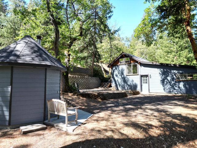 4712 Old Highway 99 S, Ashland, OR 97520