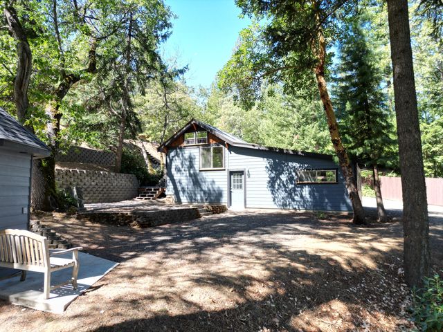 4712 Old Highway 99 S, Ashland, OR 97520