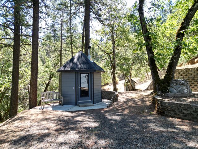 4712 Old Highway 99 S, Ashland, OR 97520