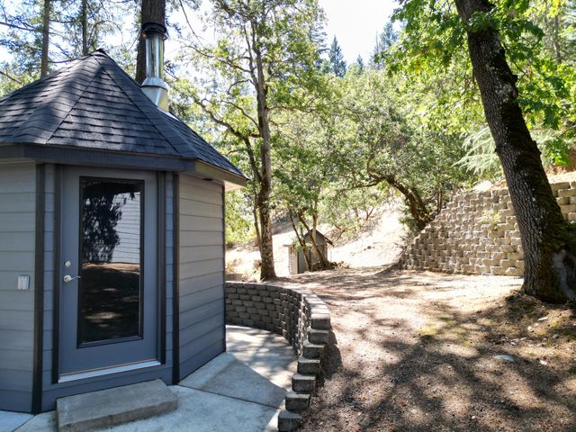 4712 Old Highway 99 S, Ashland, OR 97520