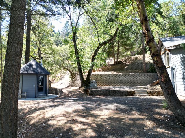 4712 Old Highway 99 S, Ashland, OR 97520