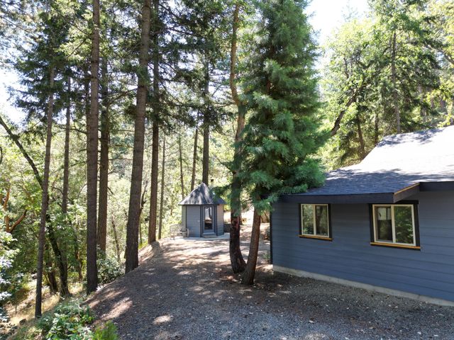 4712 Old Highway 99 S, Ashland, OR 97520