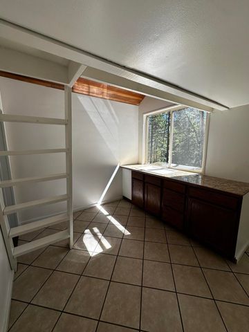 4712 Old Highway 99 S, Ashland, OR 97520