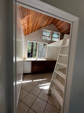 4712 Old Highway 99 S, Ashland, OR 97520