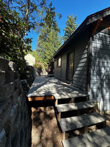 4712 Old Highway 99 S, Ashland, OR 97520