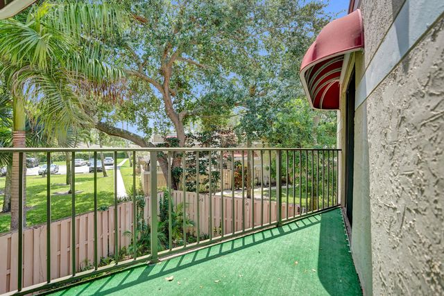 4260 Village Drive D, Delray Beach, FL 33445