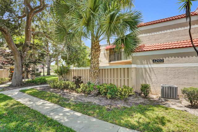 4260 Village Drive D, Delray Beach, FL 33445