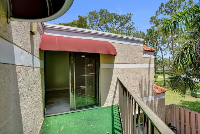 4260 Village Drive D, Delray Beach, FL 33445
