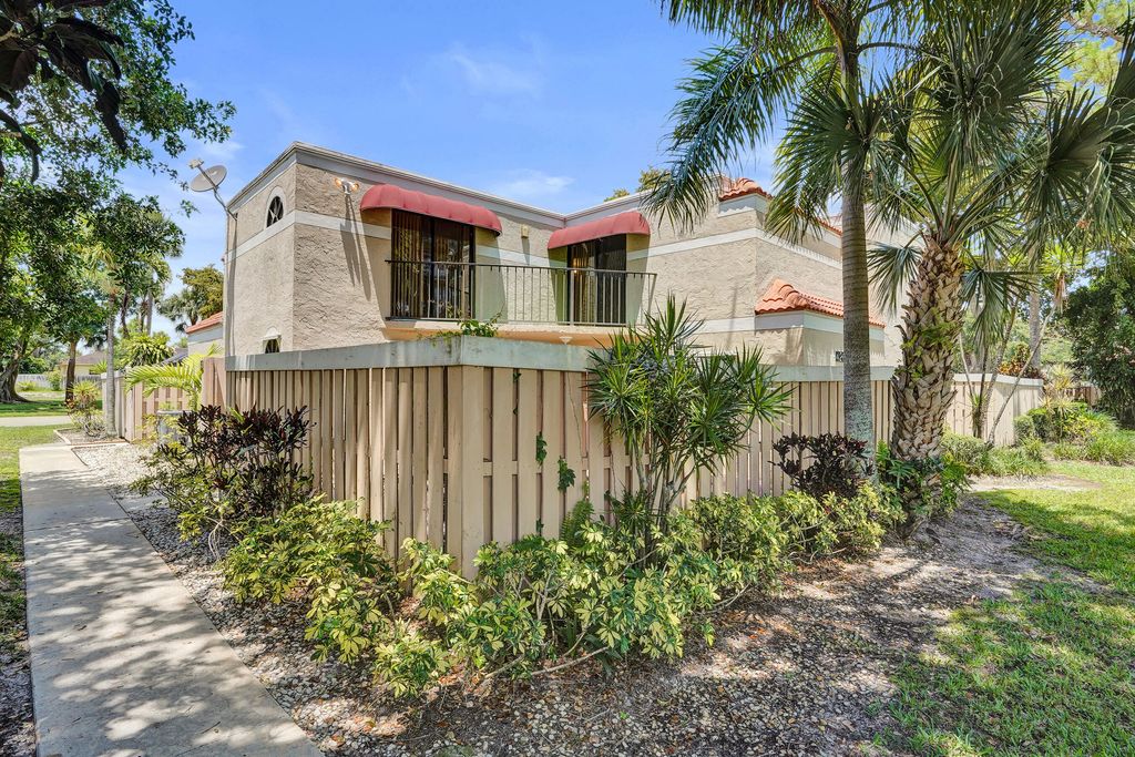 4260 Village Drive D, Delray Beach, FL 33445