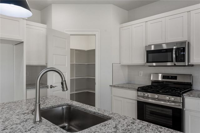 1000 Autumn Royal Avenue, Lowell, AR 72745