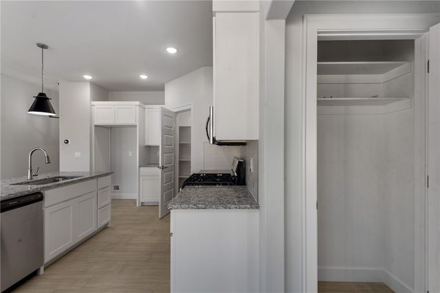 1000 Autumn Royal Avenue, Lowell, AR 72745