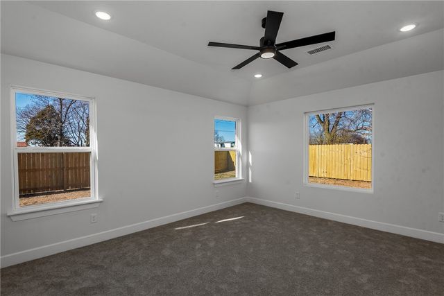 1000 Autumn Royal Avenue, Lowell, AR 72745