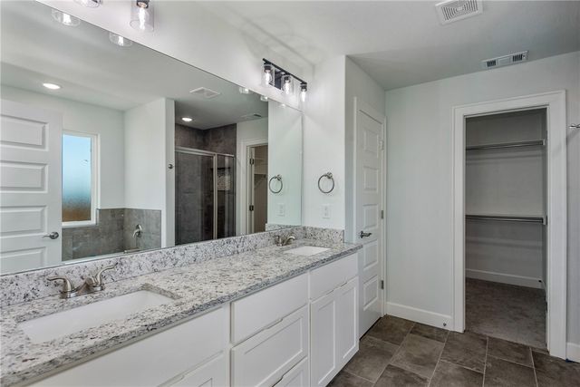 1000 Autumn Royal Avenue, Lowell, AR 72745