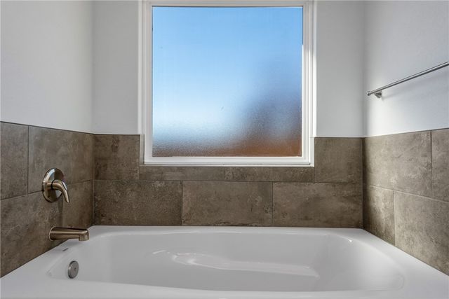 1000 Autumn Royal Avenue, Lowell, AR 72745