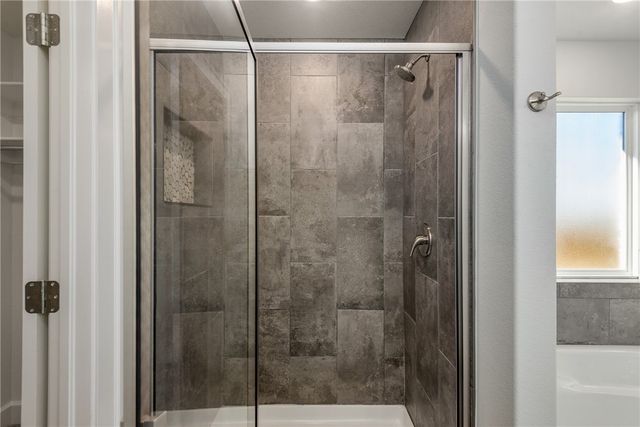 1000 Autumn Royal Avenue, Lowell, AR 72745