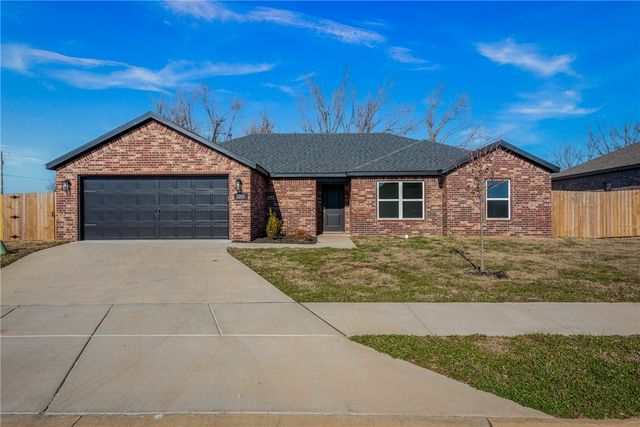 1000 Autumn Royal Avenue, Lowell, AR 72745