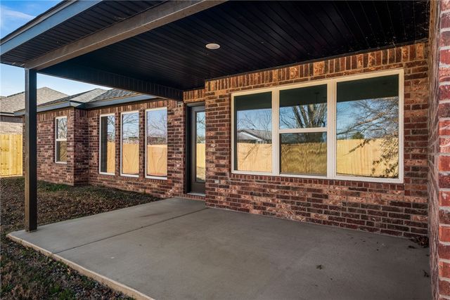 1000 Autumn Royal Avenue, Lowell, AR 72745