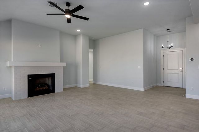 1000 Autumn Royal Avenue, Lowell, AR 72745