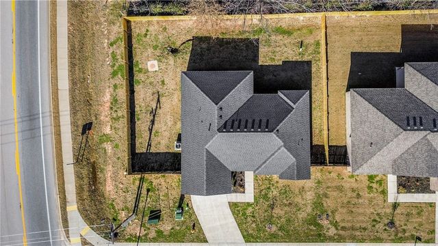 1000 Autumn Royal Avenue, Lowell, AR 72745