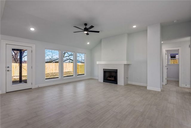 1000 Autumn Royal Avenue, Lowell, AR 72745