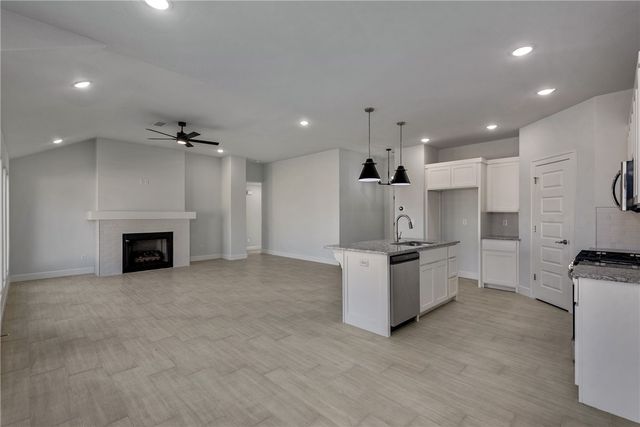 1000 Autumn Royal Avenue, Lowell, AR 72745