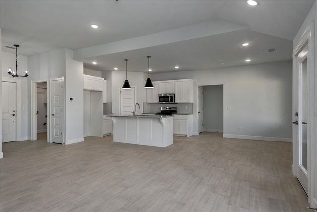 1000 Autumn Royal Avenue, Lowell, AR 72745