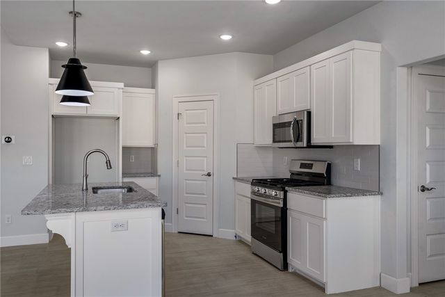 1000 Autumn Royal Avenue, Lowell, AR 72745