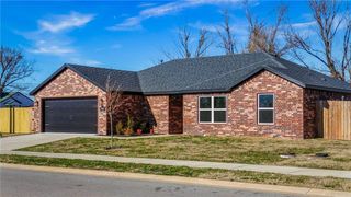 1000 Autumn Royal Avenue, Lowell, AR 72745