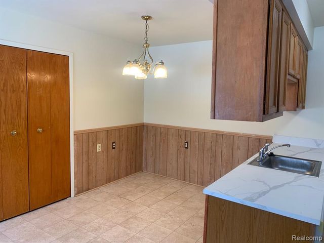 2914 Lovington Drive, Troy, MI 48083