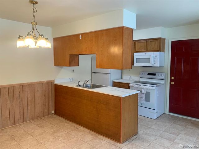 2914 Lovington Drive, Troy, MI 48083