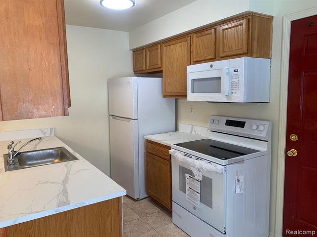 2914 Lovington Drive, Troy, MI 48083