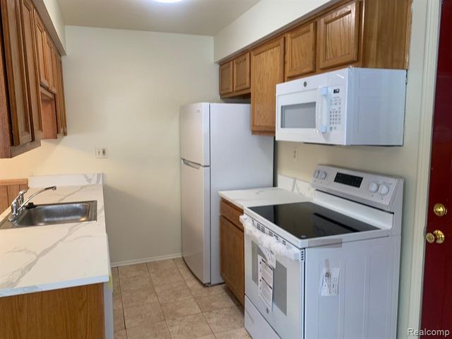 2914 Lovington Drive, Troy, MI 48083