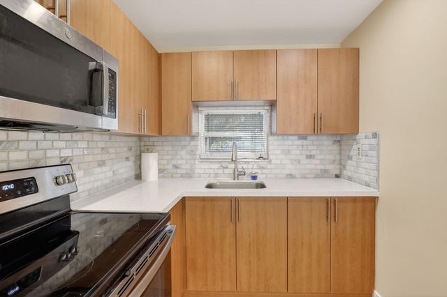 830 S Hollybrook Drive 204, Pembroke Pines, FL 33025