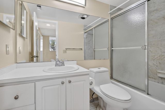 830 S Hollybrook Drive 204, Pembroke Pines, FL 33025