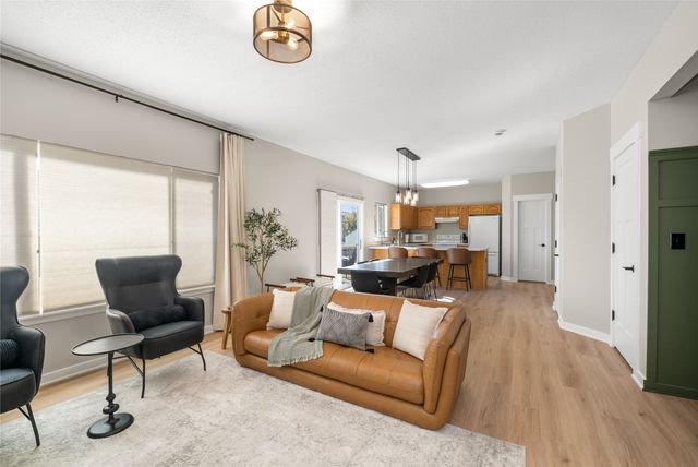 605 SE Meadowlark Lane, Waukee, IA 50263