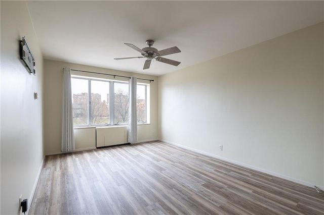 221 W 48th Street 803, Kansas City, MO 64112