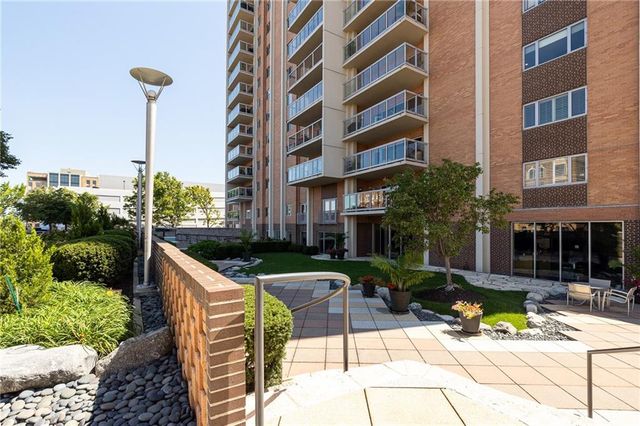 221 W 48th Street 803, Kansas City, MO 64112