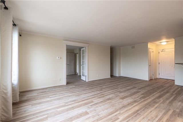 221 W 48th Street 803, Kansas City, MO 64112