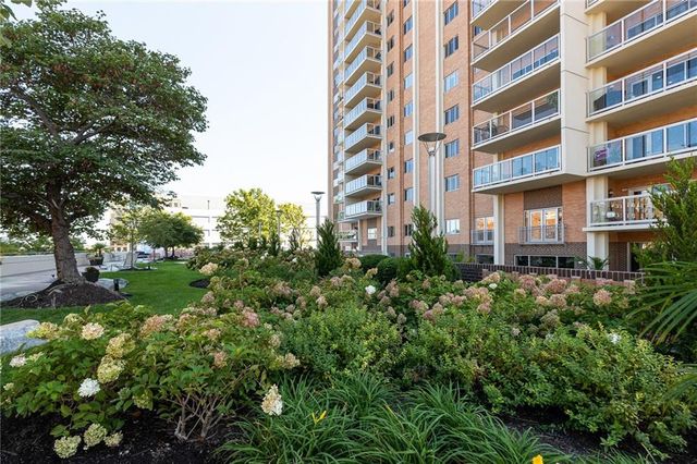 221 W 48th Street 803, Kansas City, MO 64112