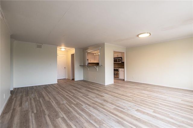 221 W 48th Street 803, Kansas City, MO 64112