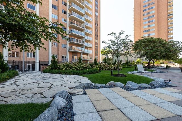 221 W 48th Street 803, Kansas City, MO 64112