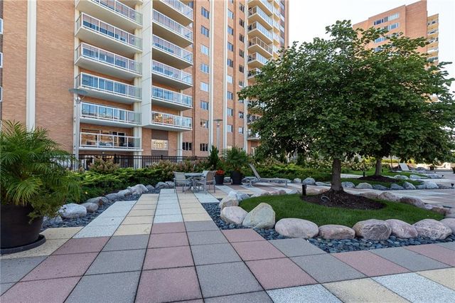 221 W 48th Street 803, Kansas City, MO 64112