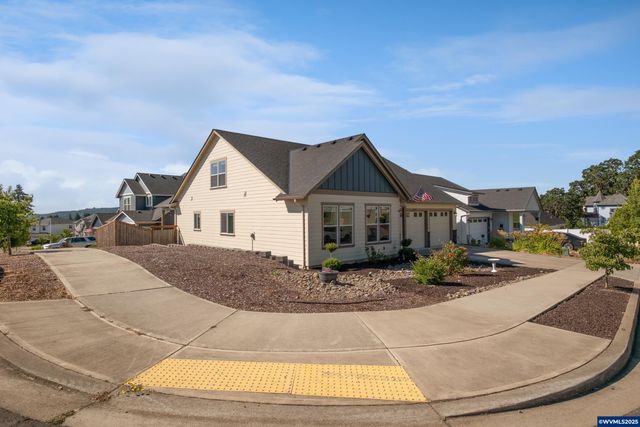 470 NW Hillcrest Dr, Dallas, OR 97338