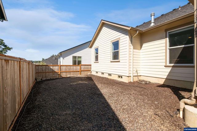 470 NW Hillcrest Dr, Dallas, OR 97338