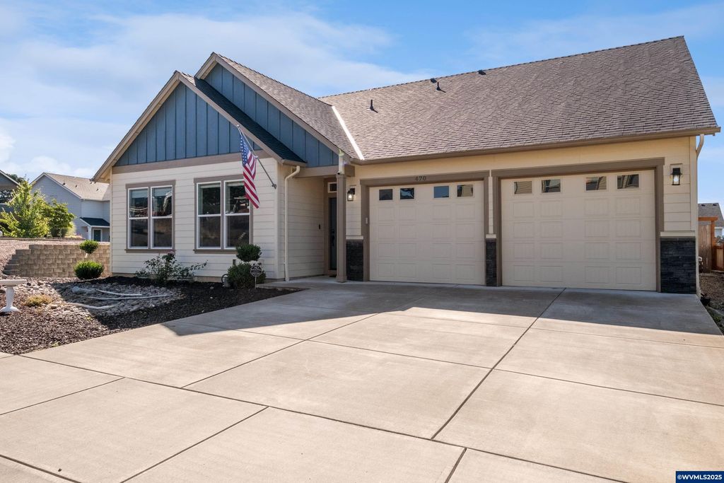 470 NW Hillcrest Dr, Dallas, OR 97338