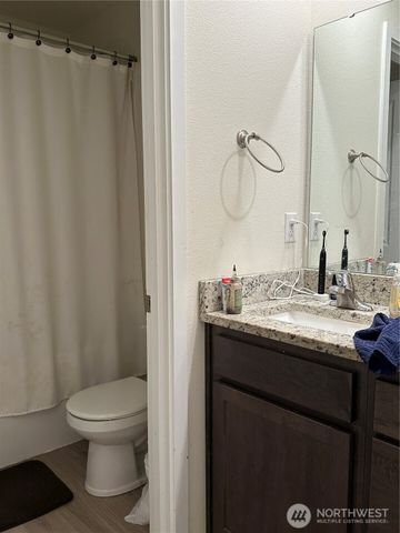 1424 W 11th Street, La Center, WA 98629