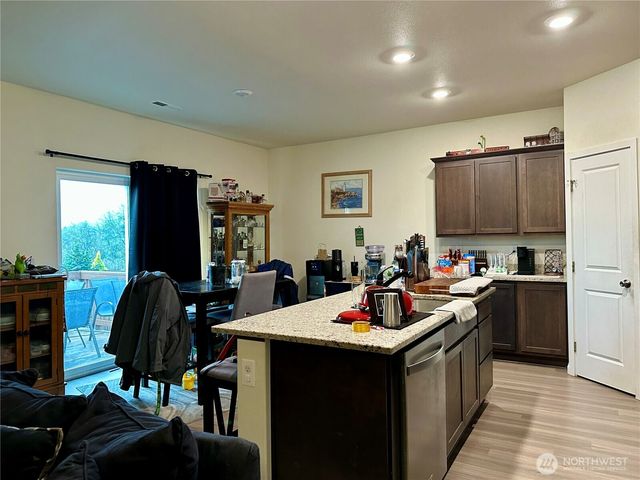 1424 W 11th Street, La Center, WA 98629