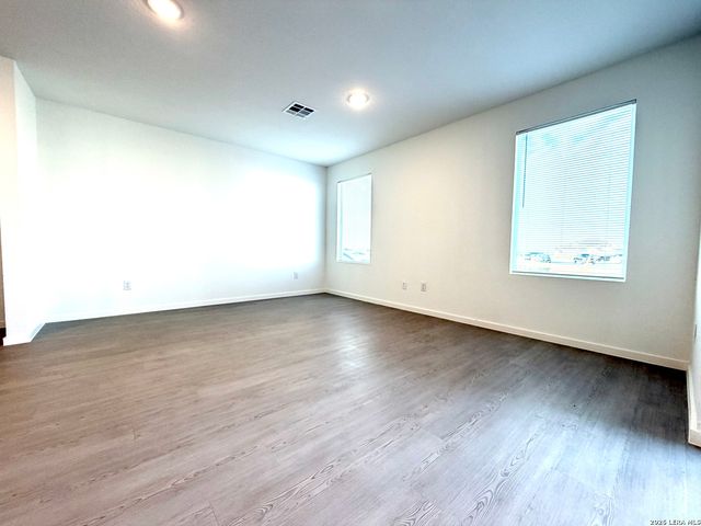 6602 Coquina Cv, Elmendorf, TX 78112