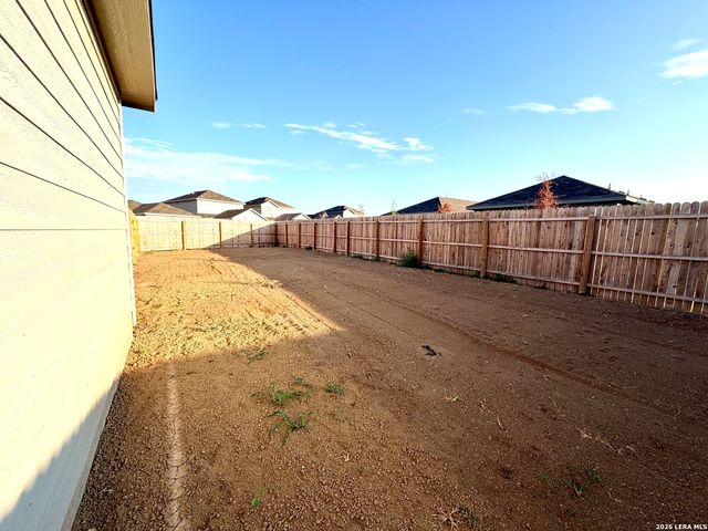 6602 Coquina Cv, Elmendorf, TX 78112