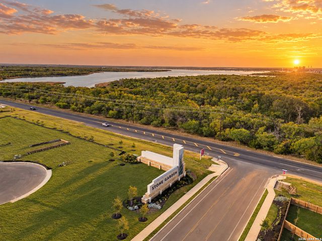6602 Coquina Cv, Elmendorf, TX 78112